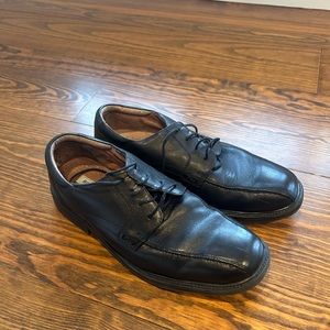 Men’s black dress shoes size 9